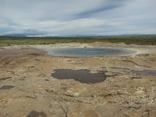 Der Geysir als Namensgeber der heißwasserspukenden Löcher, aber inzwischen ruhender See